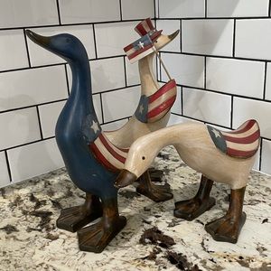 3 patriotic ducks